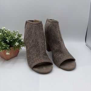LC Lauren Conrad Women 8.5M Cutout Comfort Ankle Boots 3.5" Heel Taupe Preown